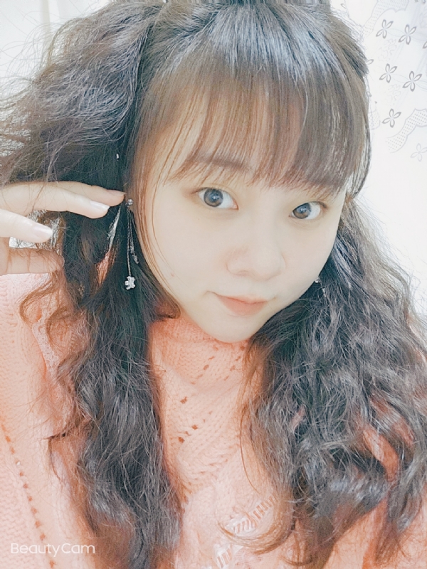 艾薇儿的第一张照片--漳浦交友网